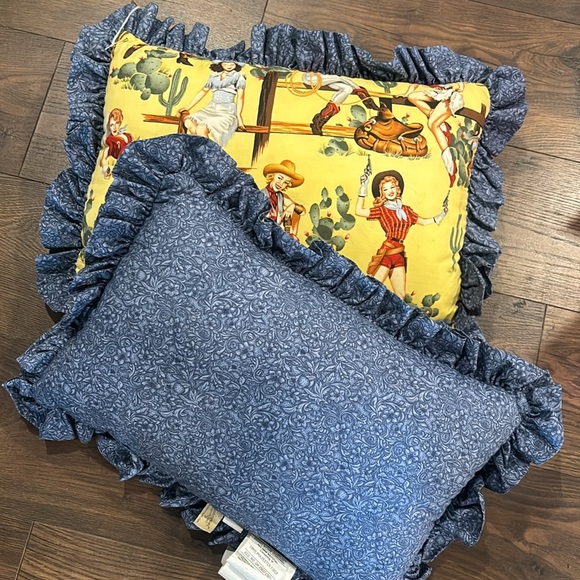 Western style pillows - Picture 2 of 3